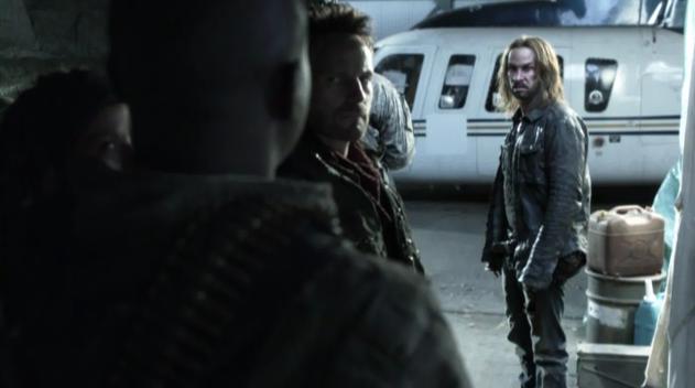 Falling Skies S2x03  - Pope holds up Anthony 