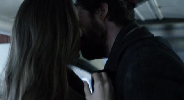 Falling Skies S2x03 - Tom and Anne share a tender romantic kiss