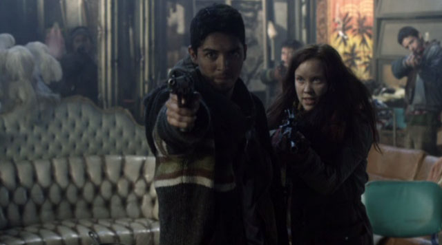 Falling Skies S2x04 - Jean and Diego hold Hal at Gun point