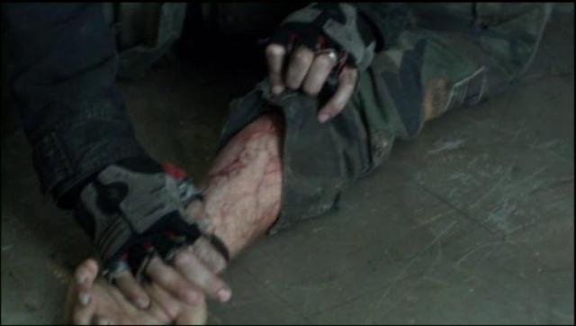 Falling Skies S2X06 Tom sees Weavers arm