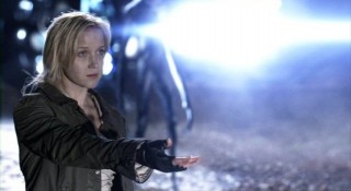 Falling Skies S2x01 - Karen beckons to Tom Mason