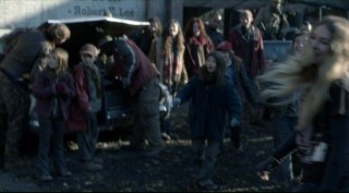 Falling Skies S2x04 - Family fun playing Skitter Ball!