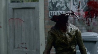 Falling Skies S2x04 - Skitter gets head blown off