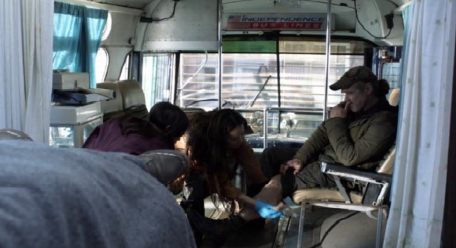 Falling Skies S2x05 Ann and Lourdes looking at Weavers leg