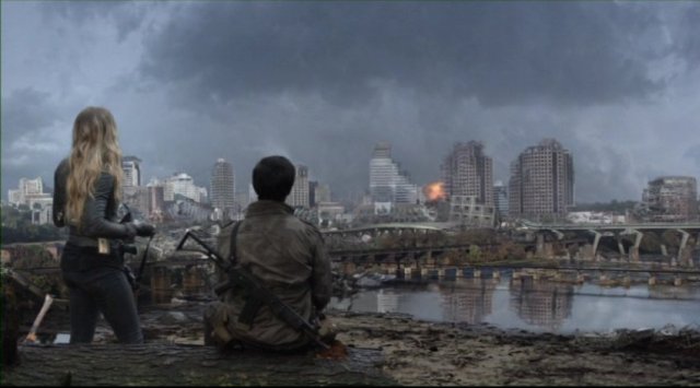 Falling Skies S2x05 - Hal and Maggie wonder about an explosion in the distance