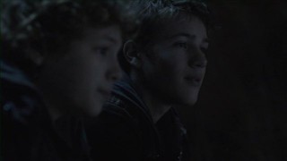 Falling Skies S2x05 - Matt Mason shares a moment with Skitterized brother Ben