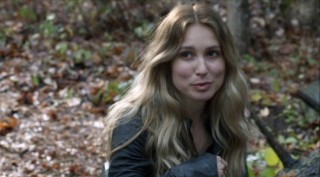 Falling Skies S2x05 - Sarah Sanguin Carter as the mysterious Maggie