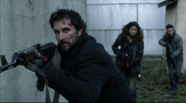 Falling Skies S2x05 - Tom Mason leads Crazy Lee and Tector on patrol