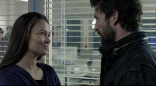 Falling Skies S2x06 - Anne gives Tom a loving look of trust