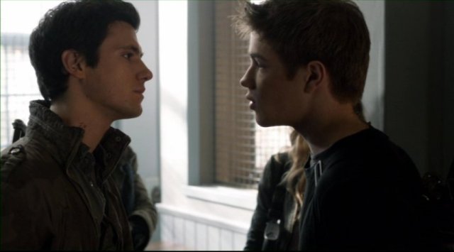 Falling Skies S2x06 - Connor Jessup as Ben and Drew Roy as Hal face off