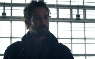 Falling Skies S2x06 - Noah Wyle as Tom Mason