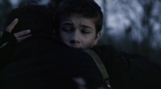 Falling Skies S2x07 - Ben hugs Tom