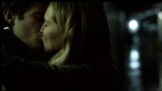 Falling Skies S2x07 Hal gets kiss 10