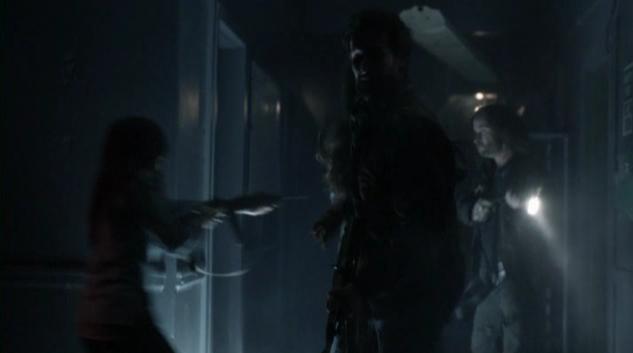 Falling Skies S2x07 Pope, Tom other side 21