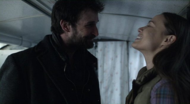 Falling Skies S2x07 - Lovers Tom Mason and Anne Glass share a lighter moment