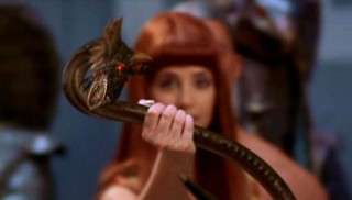 Stargate SG-1 S1x13 - Goa'uld Hathor proudly displays a symbiote