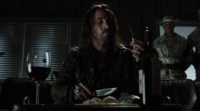 Falling Skies S2 X09 Pope enjoys his steak