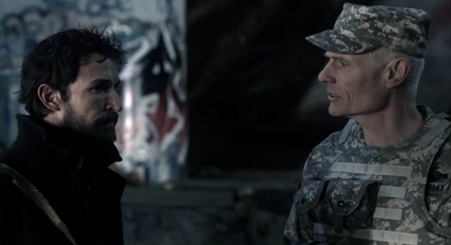 Falling Skies S2 x 10 Tom and General at Skitter camp