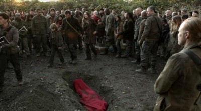 Falling Skies S2x03 - Burial of Jimmy Boland a beloved series character