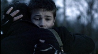 Falling Skies S2x08 - Ben hugs his Dad Tom