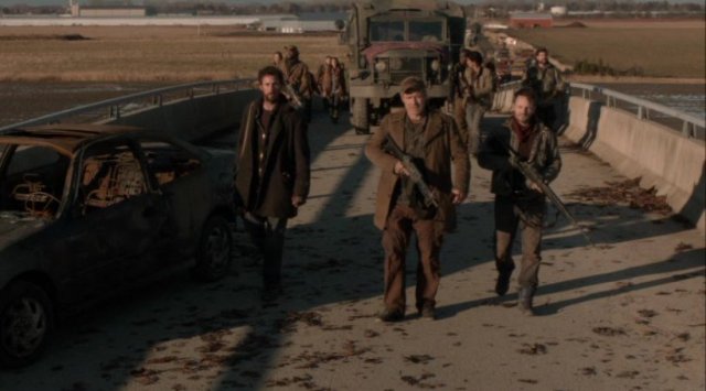 Falling Skies S2x08 - Captain Weaver says kill the cockroaches