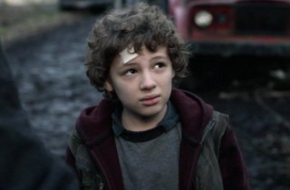 Falling Skies S2x08 - Maxim Knight as Skitter Fighter Matt Mason