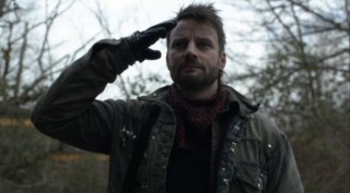 Falling Skies S2x08 - Tector comes to rally Captain Weaver by saluting him