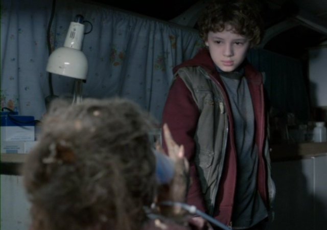 Falling Skies S2x08 - Young Matt Mason and his new friend Jenny