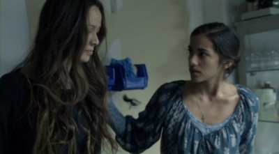 Falling Skies S2x10 - Lourdes reaches out to Anne
