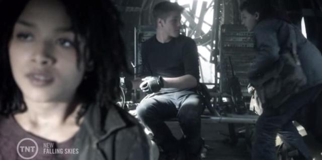 S3X03 Falling skies Matt Delivers Batteries