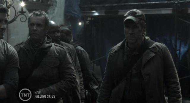 Falling Skies S3X06 Weaver walks into the bar