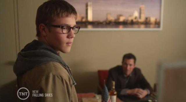 Falling-Skies-S3X08-Ben-in-Toms-office