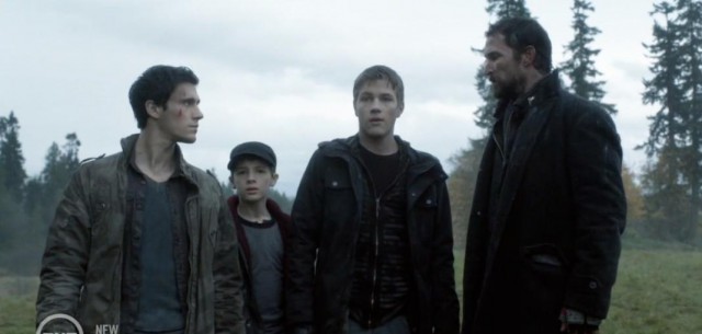 Falling Skies S3x07 Tom and the boys getting closer