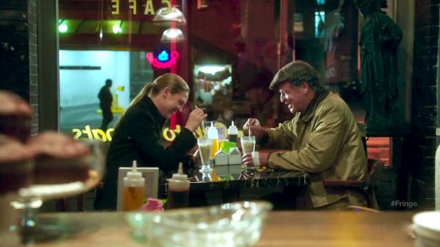 Fringe S4x04 Subject 9 - A Rootbeer float at the diner!