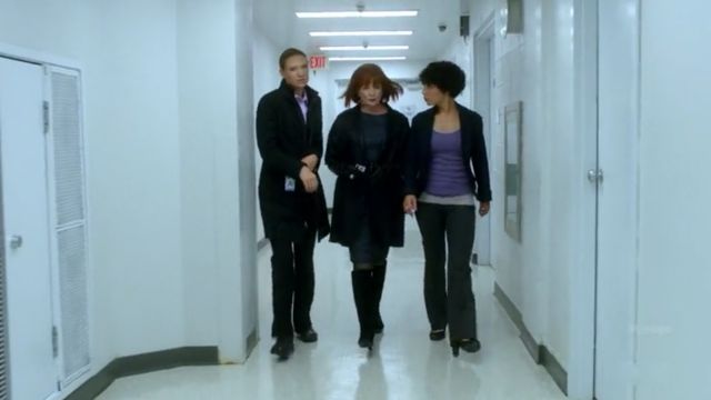 Fringe S4x04  Subject 9 - In the hallway with Nina