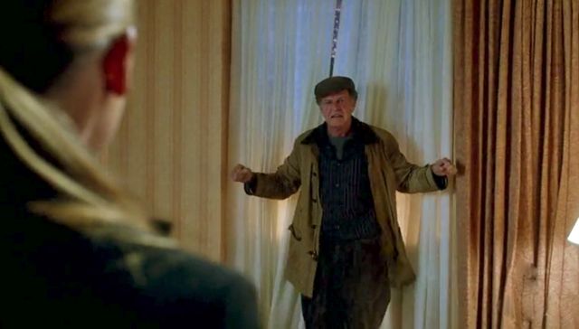 Fringe S4x04  Subject 9 - Walter freaks in the hotel