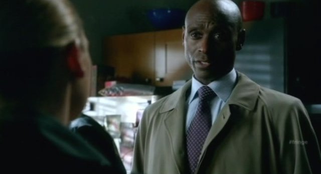 Fringe S4x06 - Broyles comes for a visit