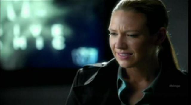 Fringe S4x07 Wallflower - Olivia about to become Nina's victim