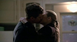 Fringe S4x13 - Olivia and Peter kiss