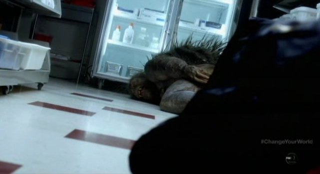 Fringe S4x16 - Daniel Cudmore as Hicks is shot dead