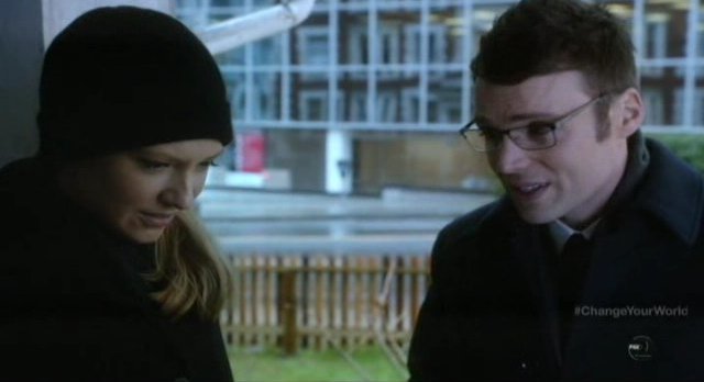 Fringe S4x16 - Olivia apologizes to Loncoln for showing up