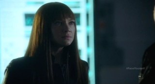 Fringe S4x17 - Alt-Livia learns Captain Lee is dead