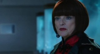 Fringe S4x17 - Alt-Nina about to be captured