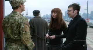 Fringe S4x17 - Awkward scene between Lincoln and Alt-Livia