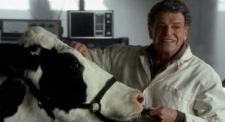 Fringe S4x17 - Gene the Cow confers with Walter