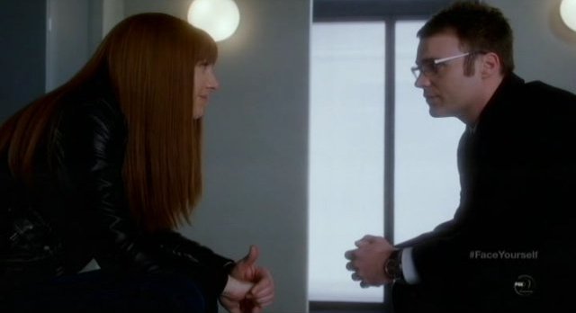 Fringe S4x17 - Lincoln and Alt-Livia eye to eye