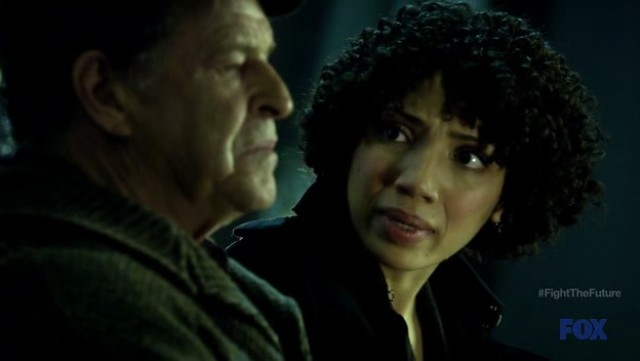 Fringe S4x19 - Walter and Astrid in the train