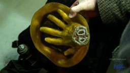 Fringe S4x19 - Bell's hand in Walter pocket