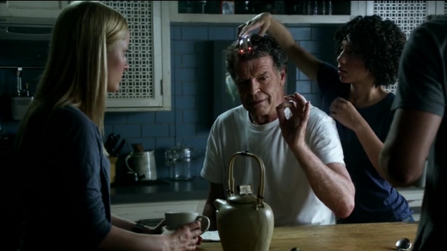 Fringe S5x02 - Astrid tries to get the Transilience Thought Unifier off Walter's head