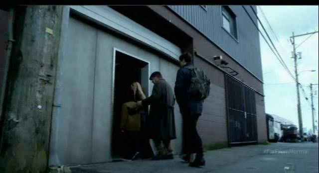 Fringe S5x10-Black Lab entrance